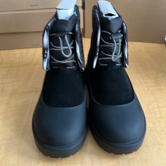 Ugg Women’s Classic Maxi Toggle Boot - Picture 4 of 10